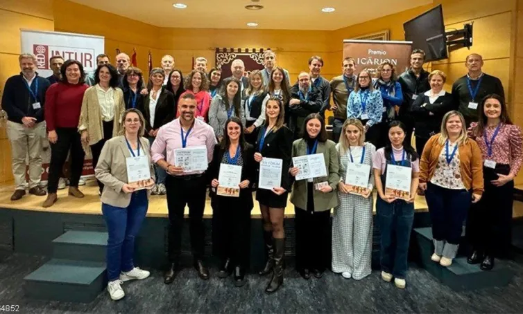 Eleanor Connon y Montserrat Sánchez, alumnis del CETT, premiadas por la REDINTUR